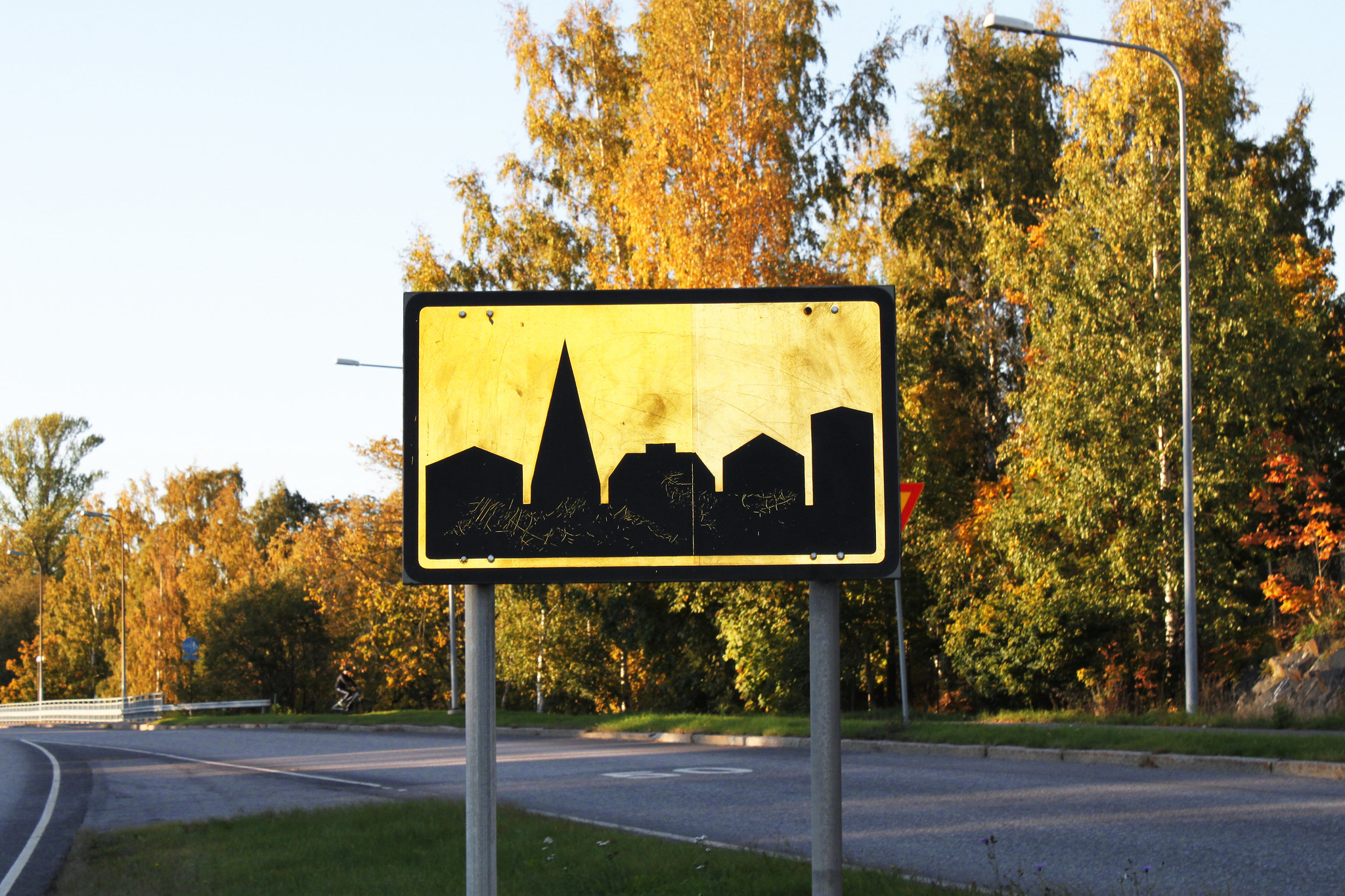 Valtuustoaloite puiden määrän lisäämiseksi ja ylläpitämiseksi rakennetuilla alueilla