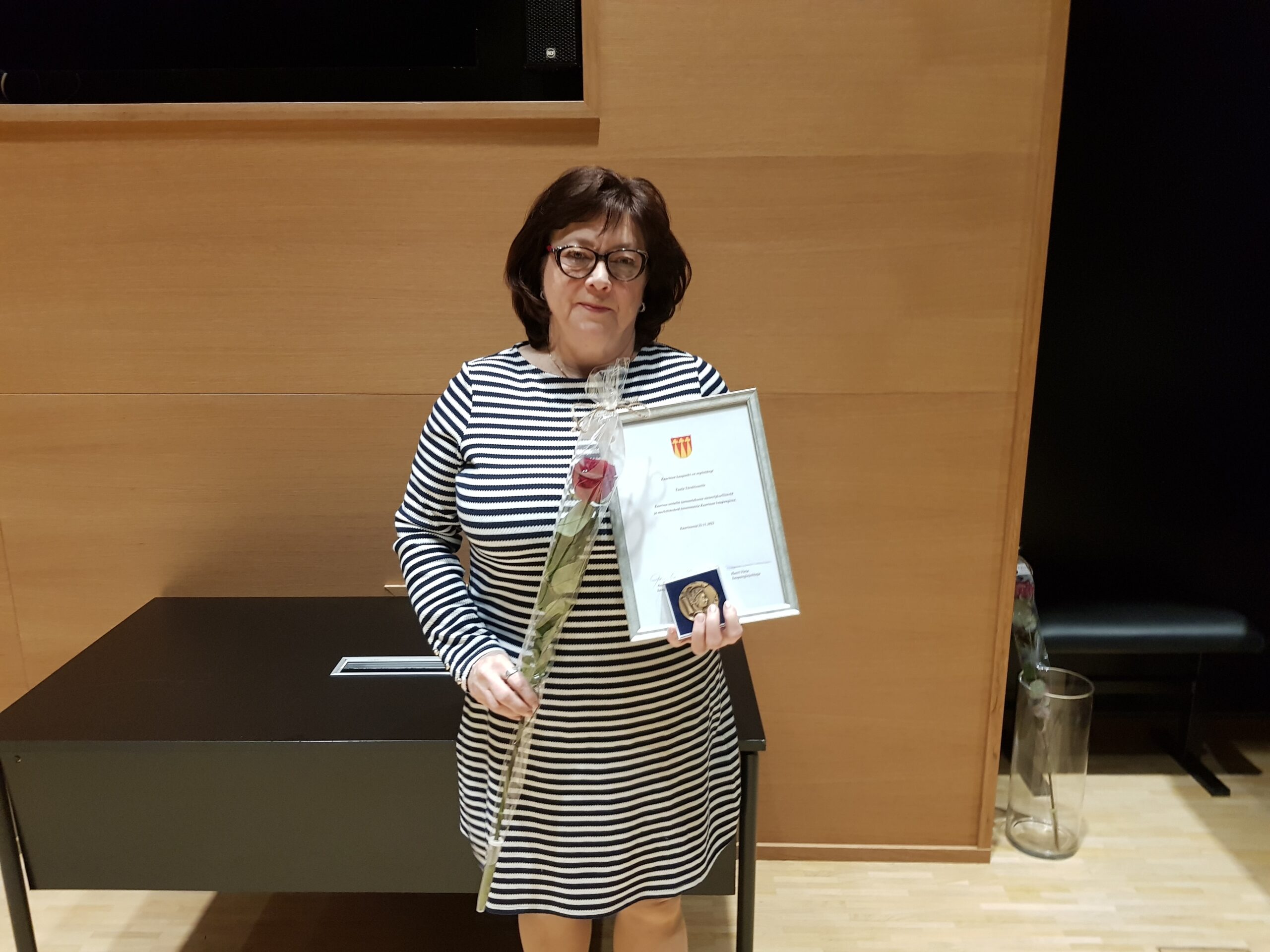 Tuula Törnblomille myönnettiin Kaarina-mitalli